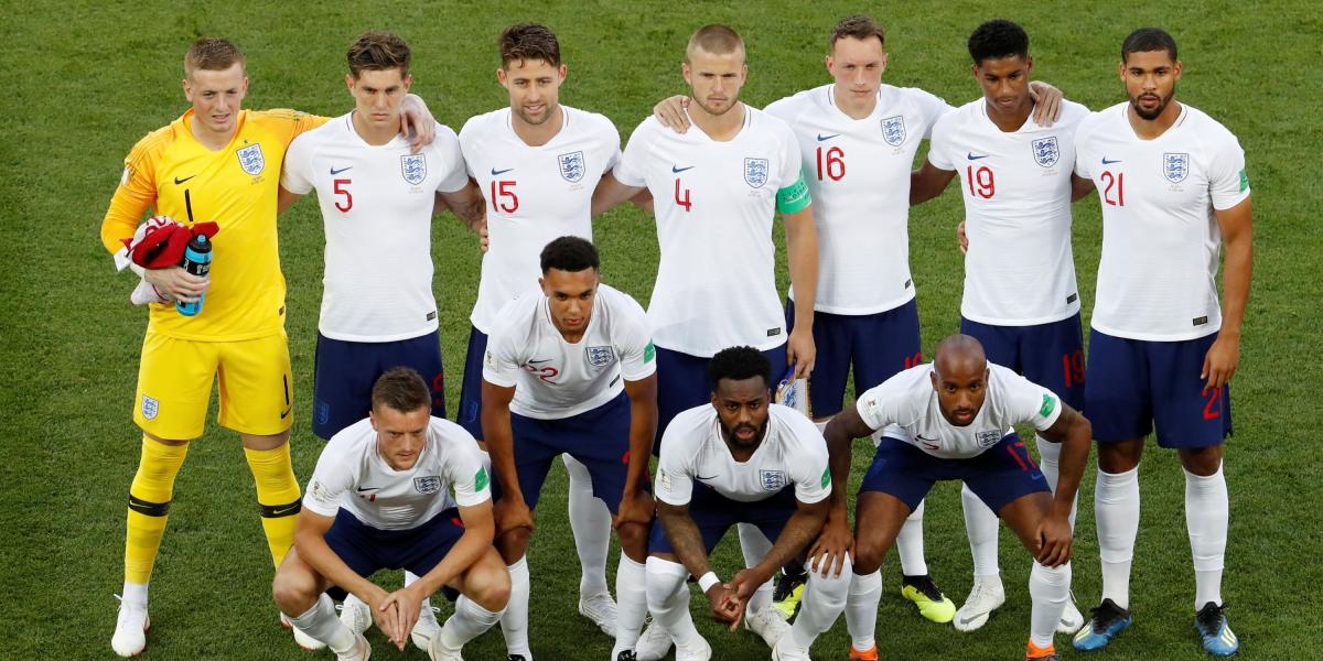 Selección de Inglaterra antes de su partido contra Bélgica.
