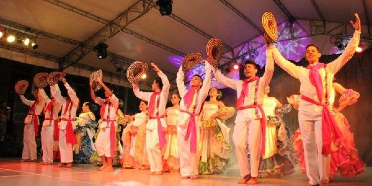 Este encuentro reúne las coreografías y el folclor de las danzas regionales para deleitar a sus espectadores