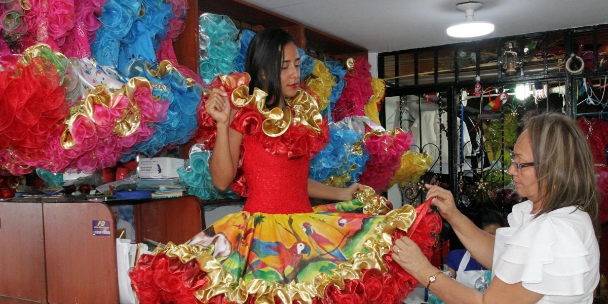 María Cruz, costurera de trajes típicos en la capital del Meta.