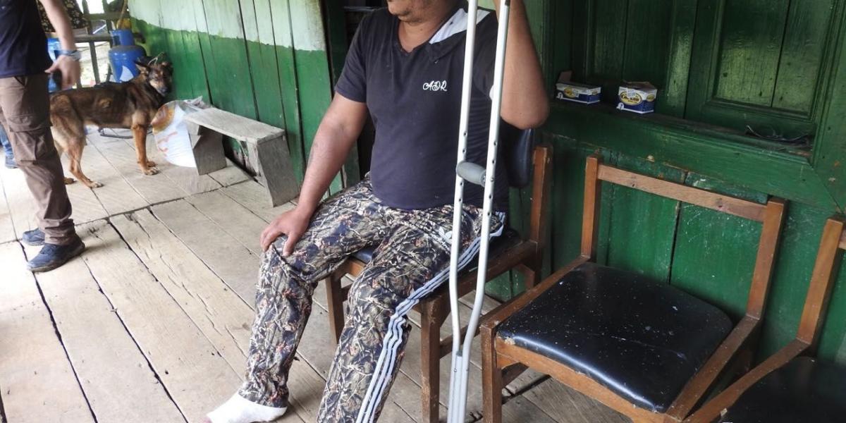 Alias " Brayan" se encontraba enyesado pues en meses anteriores en Dabeiba se enfrentó a la Policía resultando lesionado con arma de fuego.