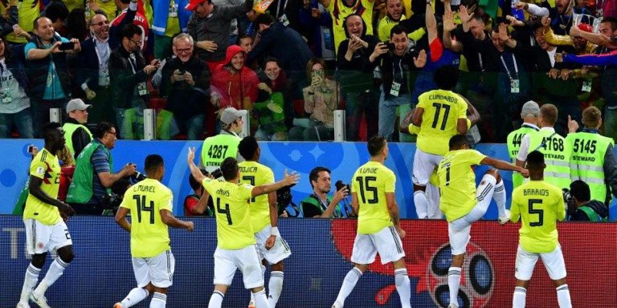 Selección Colombia durante la celebración del gol de Mina contra Inglaterra.