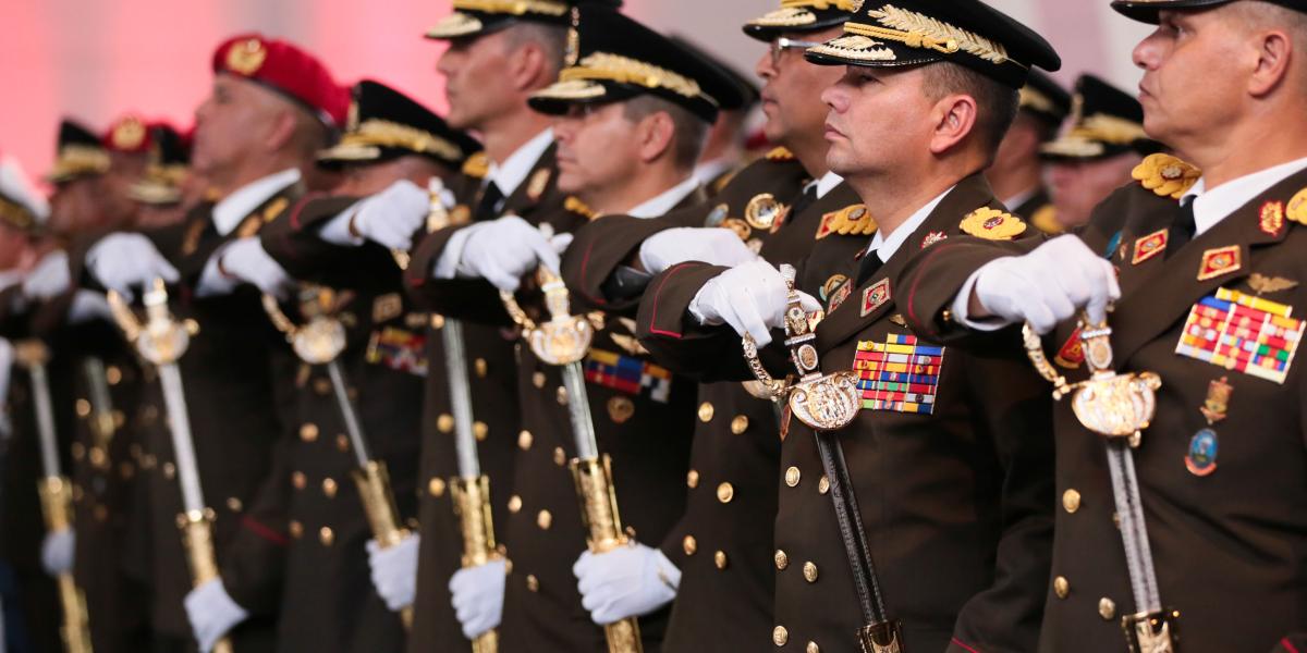 Maduro reiteró hoy su rechazo a una intervención militar por parte Estados Unidos y pidió a la Fuerza Armada no "bajar la guardia ni un segundo" para defender el "derecho" del país suramericano a "vivir en paz".
