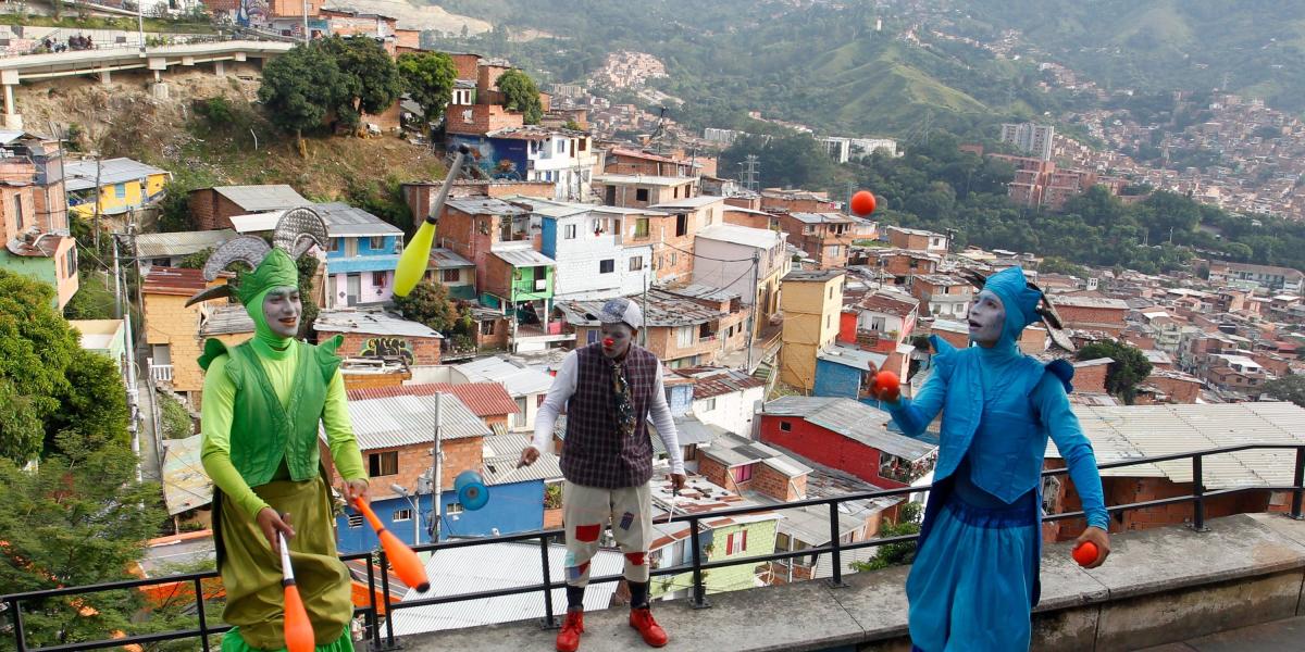 La secretaría de Juventud de Medellín lanzó el proyecto Clubes Juveniles 2018 en las escaleras eléctricas de San Javier