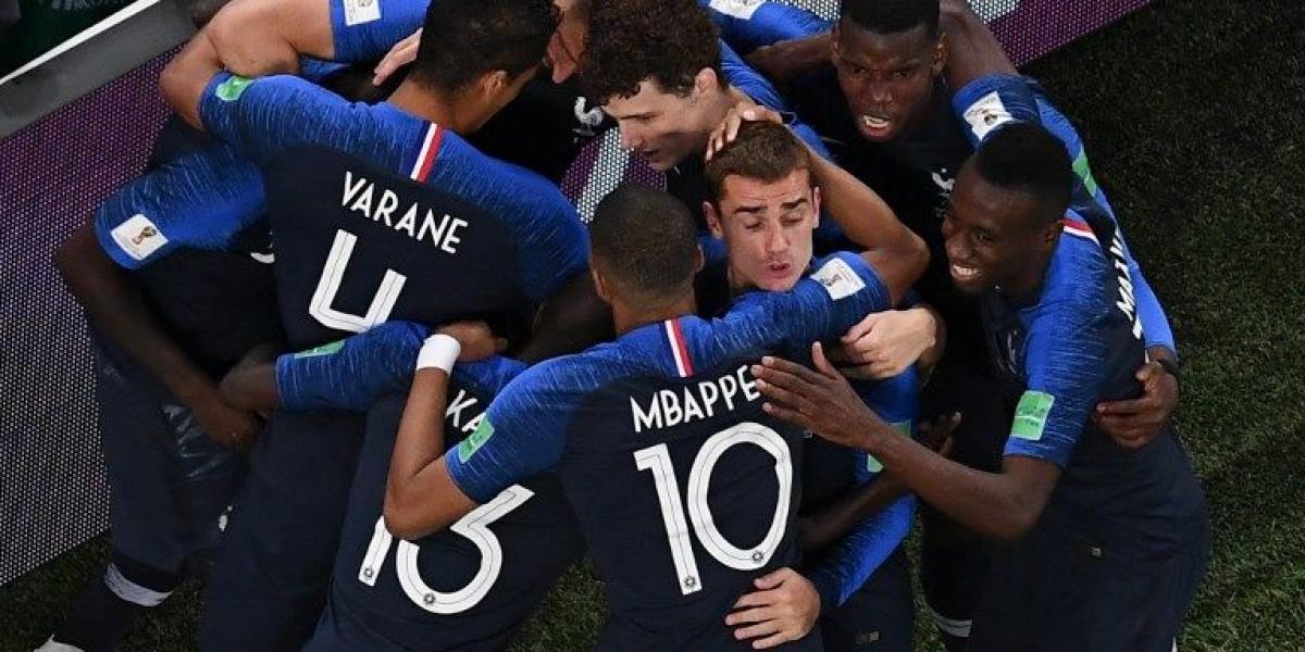 Francia celebrando su triunfo sobre Bélgica.