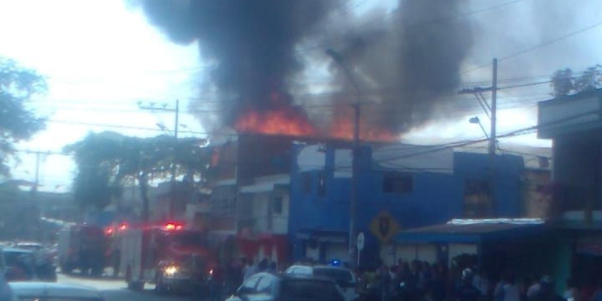 Incendio en el barrio Popular de Cali.