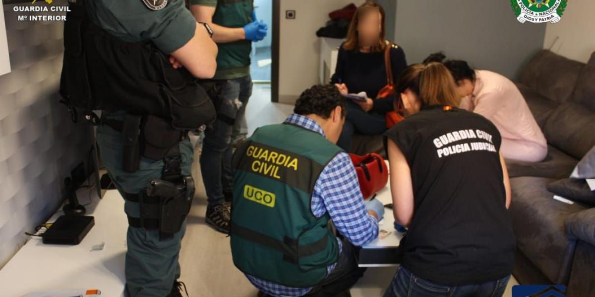 En uno de los allanamientos en Zaragoza, España. En el país europeo fueron capturadas 21 personas