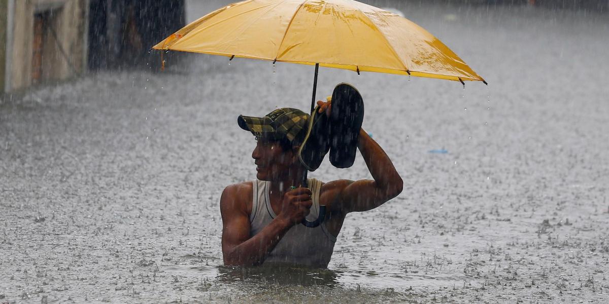 La tormenta tropical Son-Tinh se intensificó el martes tras su paso por la isla de Luzón, en el norte de Filipinas, donde las autoridades elevaron la alerta por inundaciones.