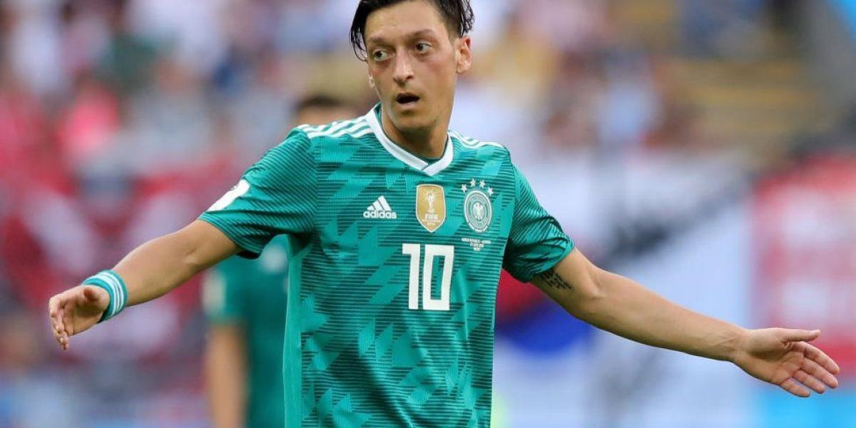Mesut Özil no mencionó que se retiraba definitivamente de la selección, pero por el momento no piensa jugar con ella.