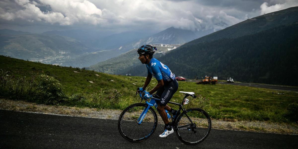 Faltando 11 kilómetros, Quintana alcanzó a Valverde, mientras que el Sky comenzaba a ponerse al frente para responder el ataque.