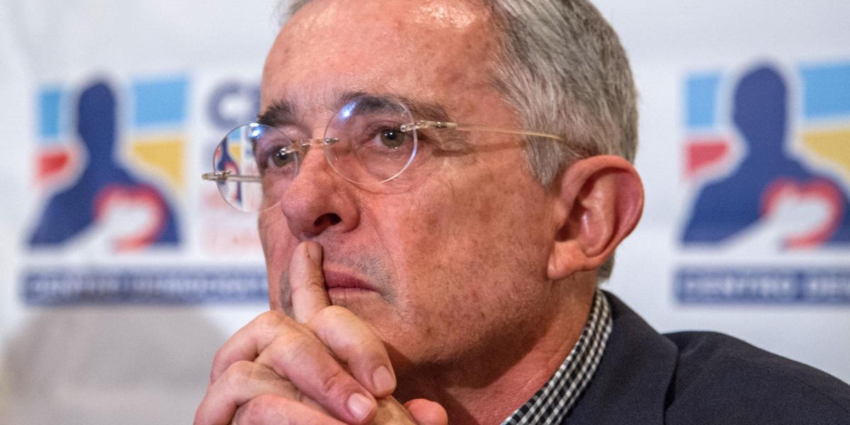 Álvaro Uribe emitió un comunicado en el que intenta desmontar, punto por punto, los señalamientos que la Corte tuvo en cuenta para llamarlo a indagatoria.