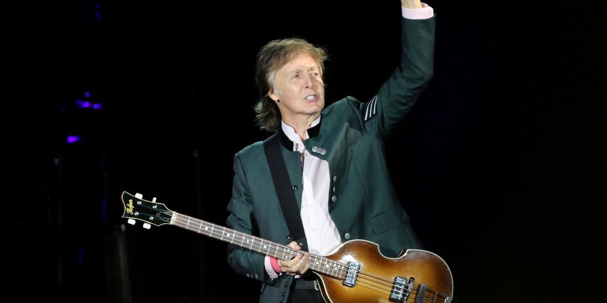 El músico inglés, Paul McCartney en una de sus actuaciones durante el concierto 'One on One' en Porto Alegre, Brasil en Octubre 13, 2017
