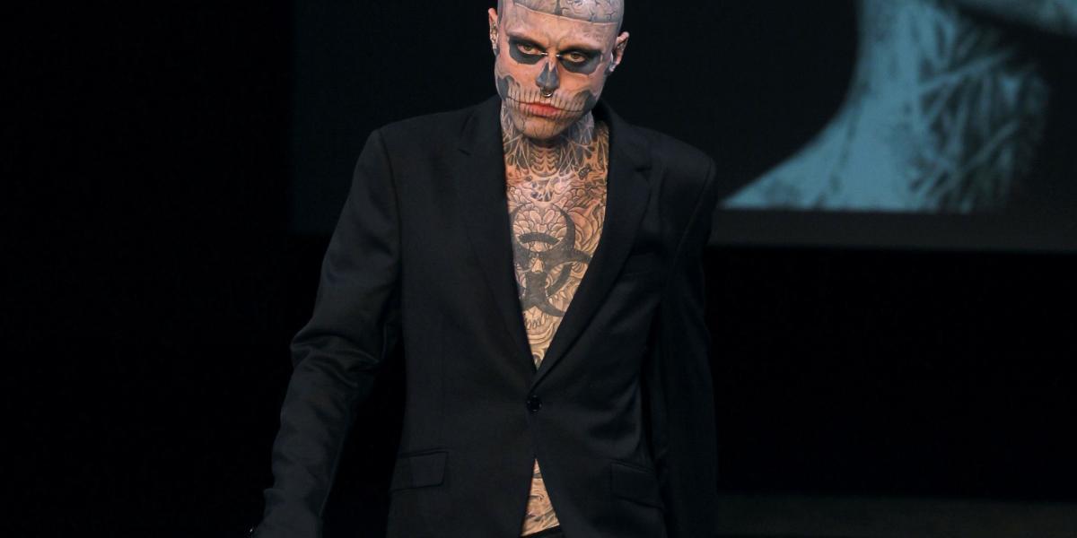 El modelo y artista canadiense era conocido por sus tatuajes que le cubrían de la cabeza a los pies dándole el aspecto de un cadáver