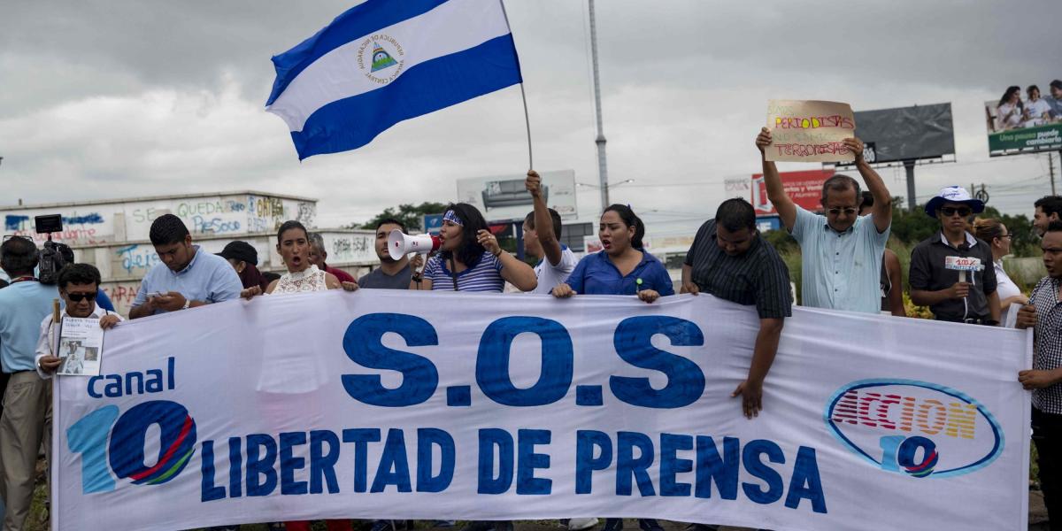 Periodistas participan de un plantón exigiendo que se respete la libertad de expresión en el día numero 108 de protestas contra el gobierno de Daniel Ortega, en Managua (Nicaragua).