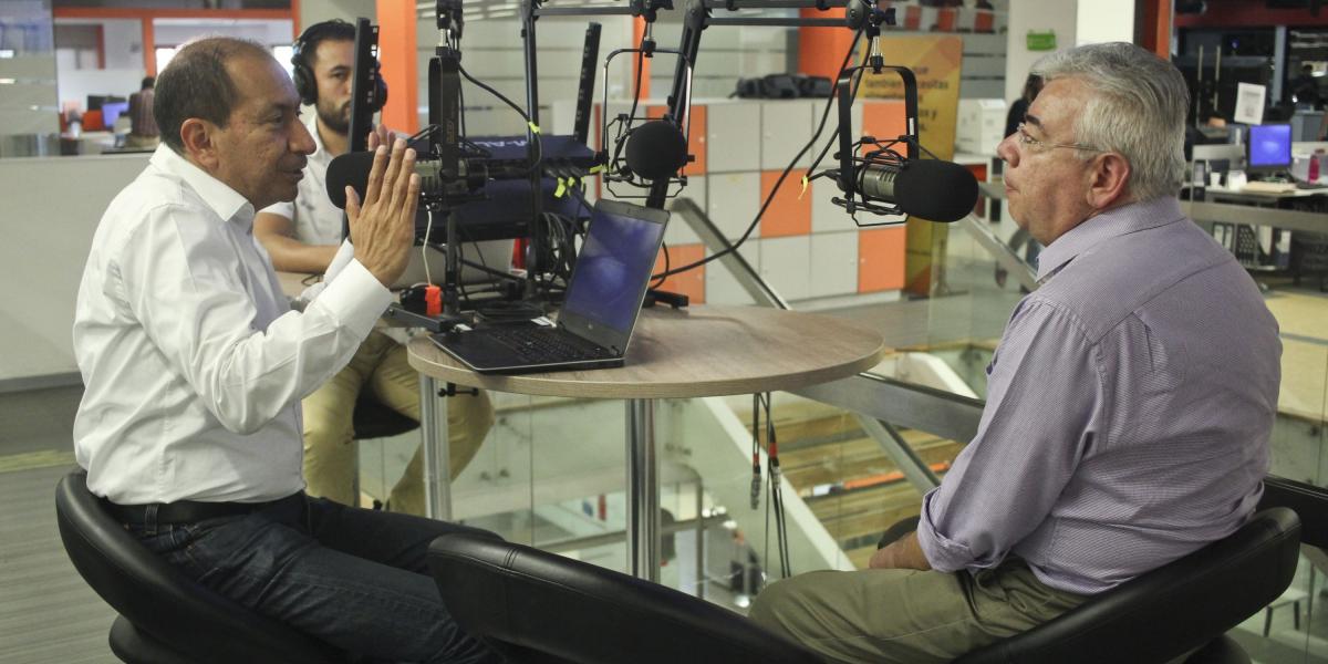 El podcast 'Al cierre' es dirigido por Andrés Mompotes, subdirector de información de EL TIEMPO.