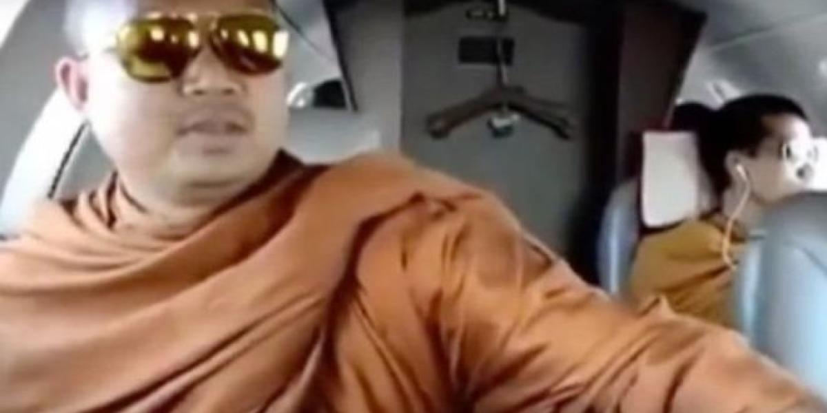 En el video que fue publicado en YouTube se observa a Wirapol Sukphol en un avión privado.
