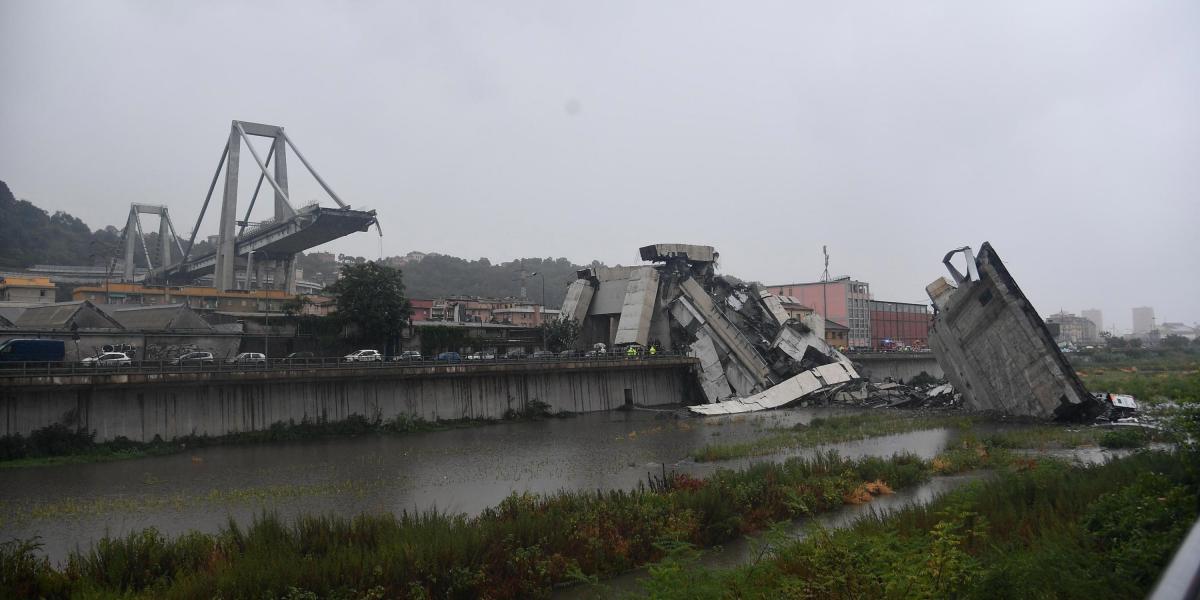 Un tramo del viaducto de la autopista A10 se derrumbó este martes.