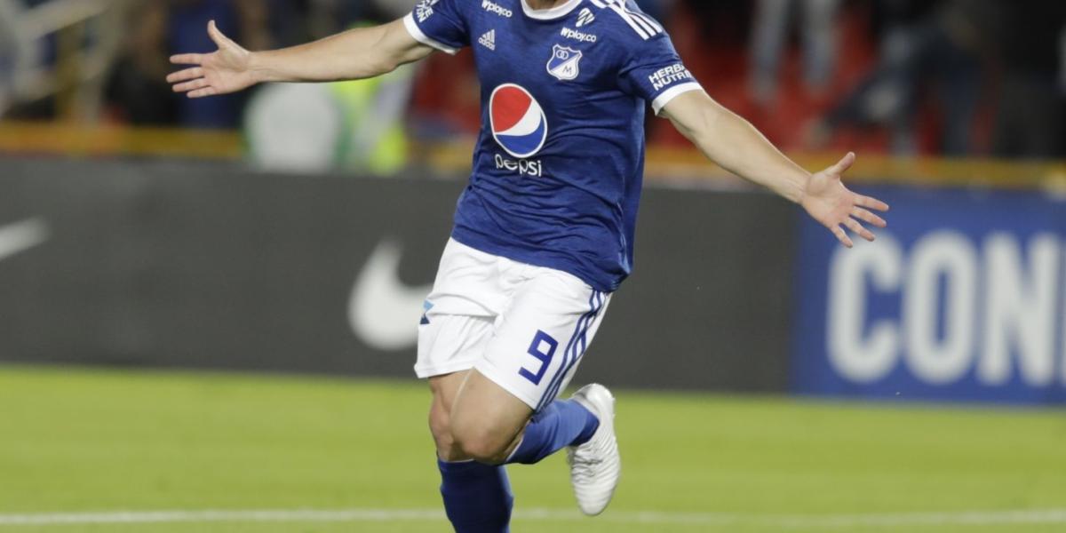 Gabriel Hauche celebra el primer gol de Millonarios a General Díaz.