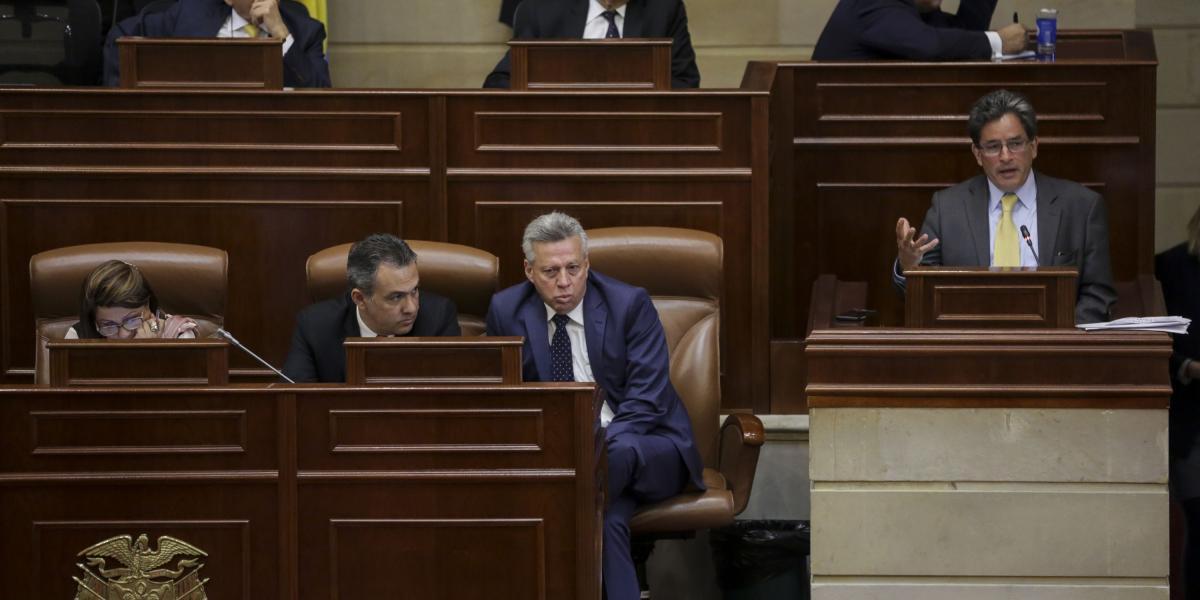 El ministro de Hacienda, Alberto Carrasquilla, ayer en el primer debate en el Senado de la República del proyecto de presupuesto del 2019.