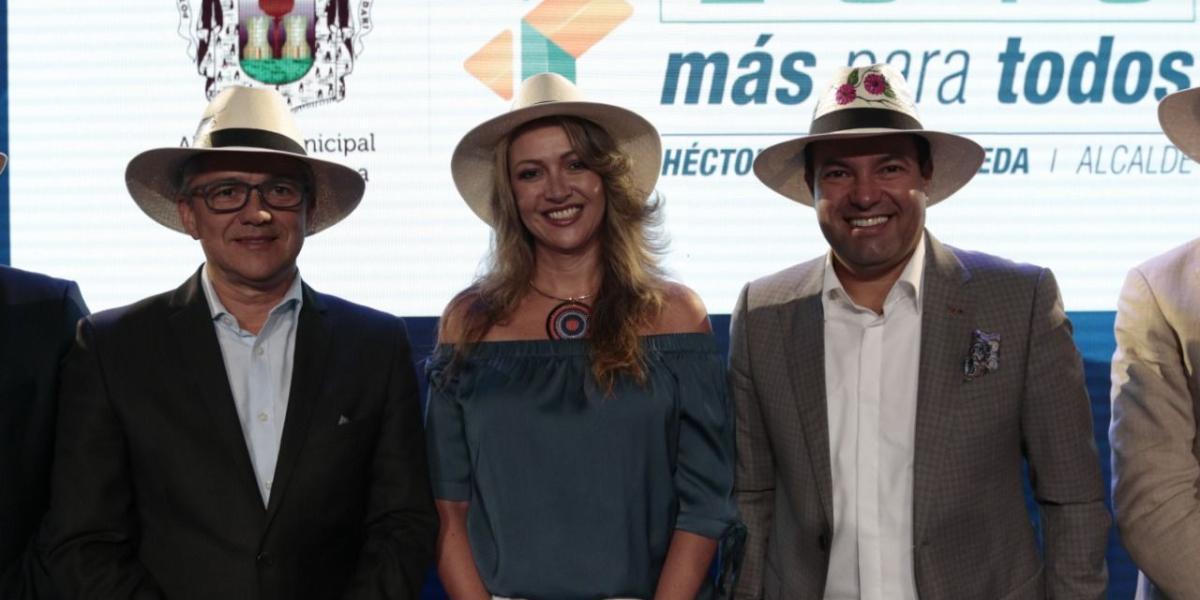 De izquierda a derecha: Juan Pablo Franky, viceministro designado de turismo; Paula Cortés Calle, presidenta ejecutiva de Anato, y Didier Tavera, gobernador de Santander.
