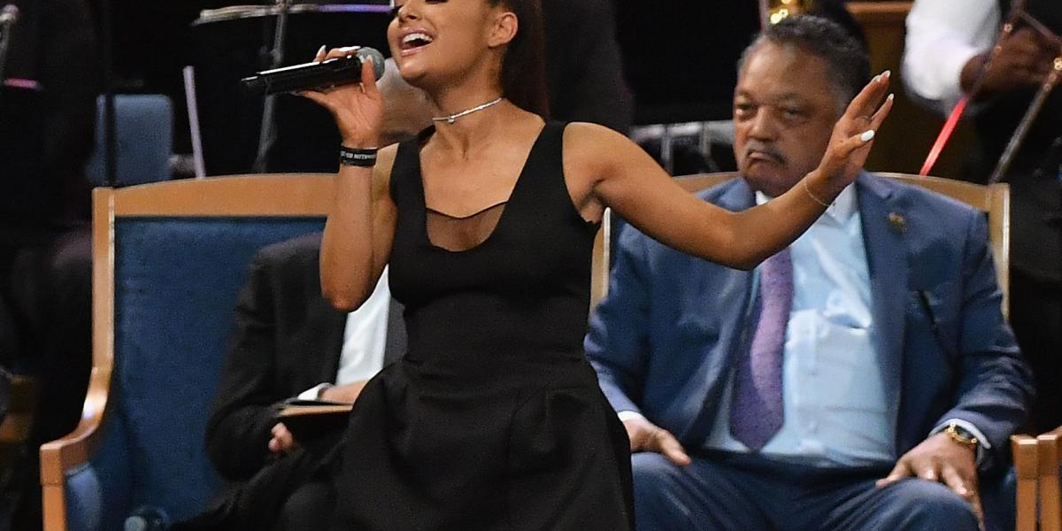 Ariana Grande ofreció un homenaje musical durante el funeral de Aretha Franklin.