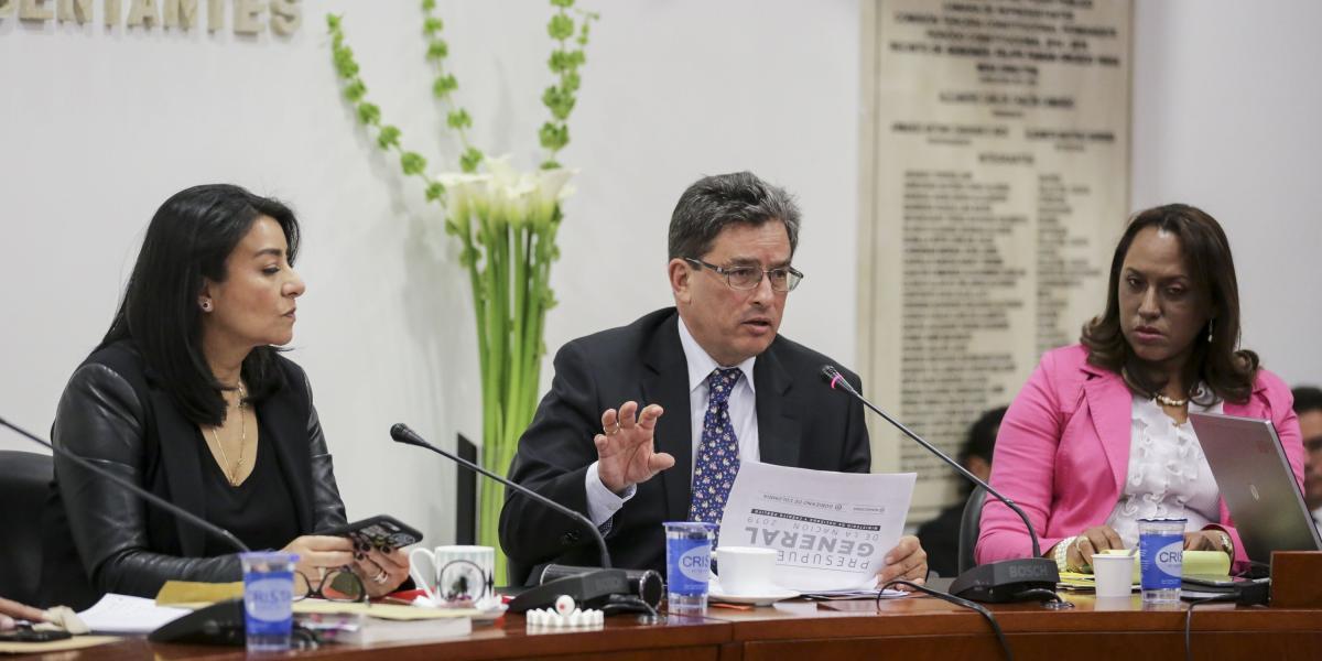 El ministro de Hacienda, Alberto Carrasquilla, indicó que la idea de la reforma tributaria es simplificar.