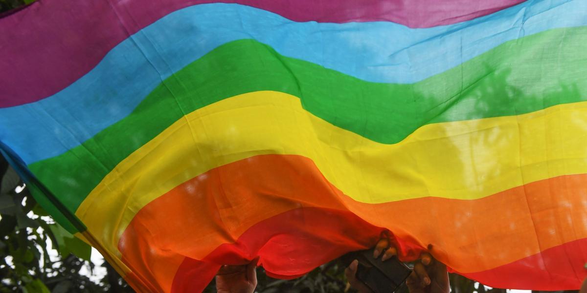 En India, la comunidad lesbiana, gay, bisexual y transgénero (LGBT) celebran la decisión de la Corte Suprema de derrotar una prohibición de la era colonial contra el sexo gay en el país.