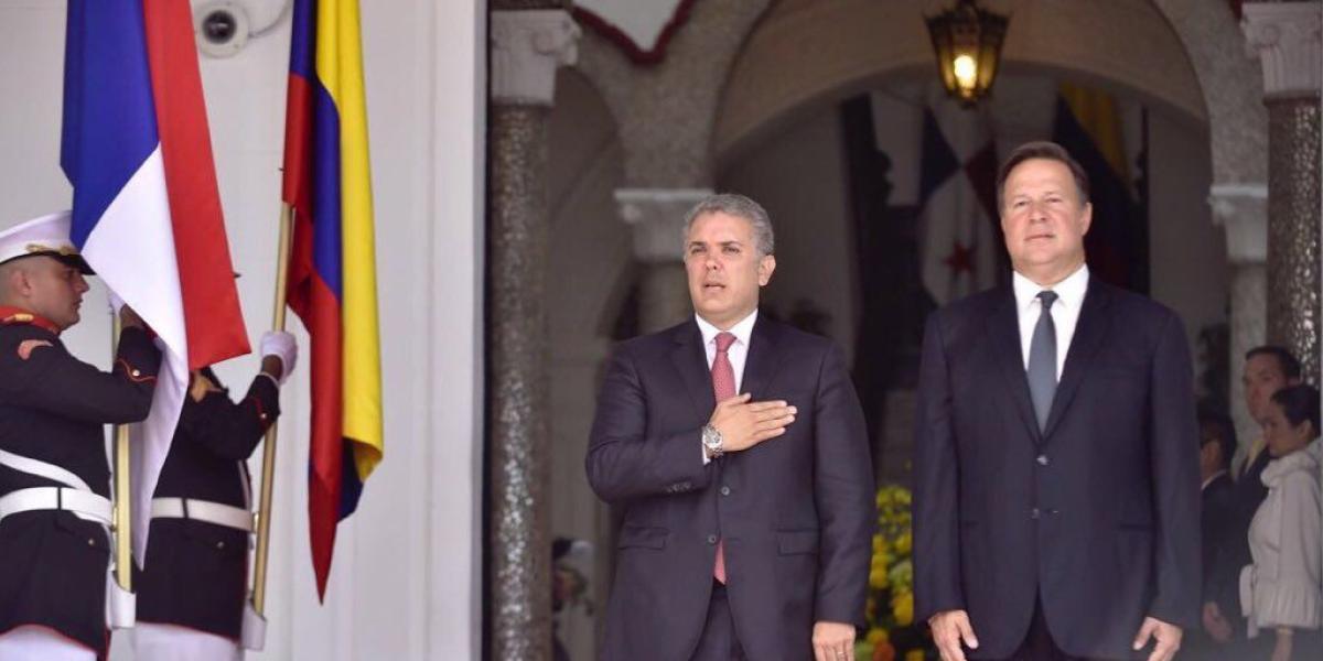 El presidente Iván Duque en un encuentro con el presidente panameño Juan Carlos Varela, en la Ciudad de Panamá.