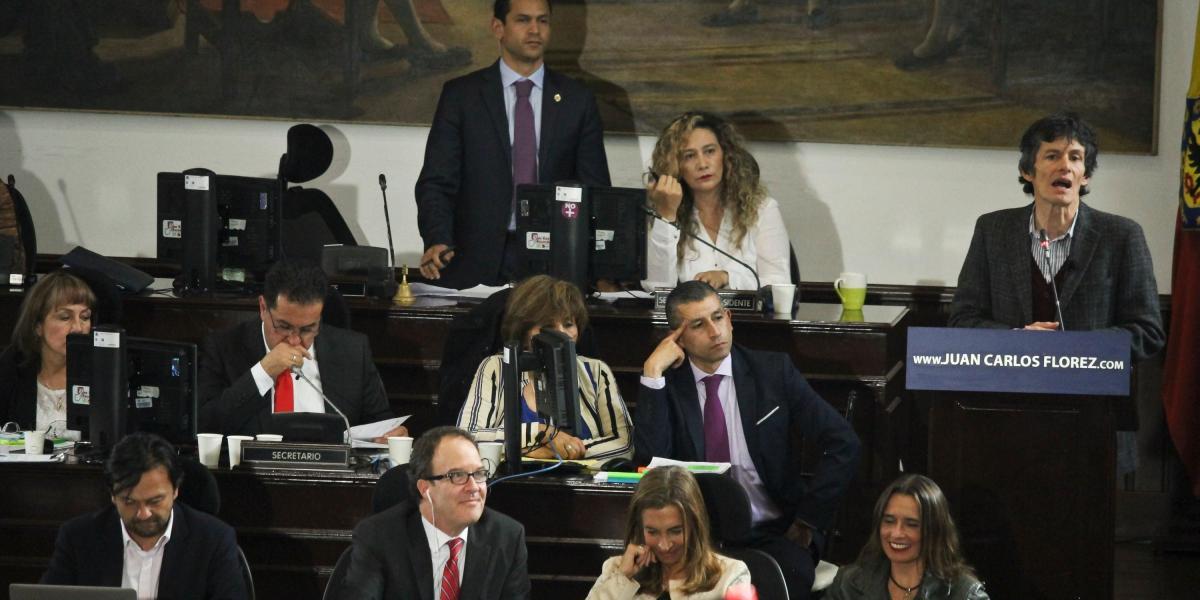 Administración de Bogotá acudió a debate en el Concejo para defender el proyecto metro.