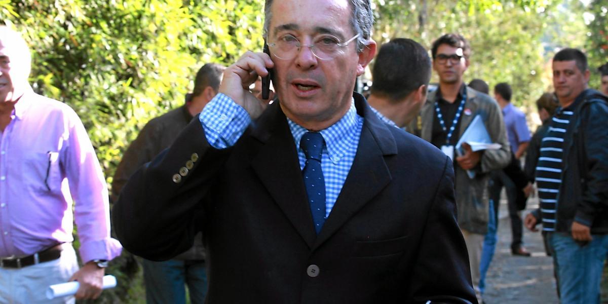 Álvaro Uribe aseguró que se había comunicado con Nilton Córdoba para tratar temas políticos, y terminó siendo interceptado.