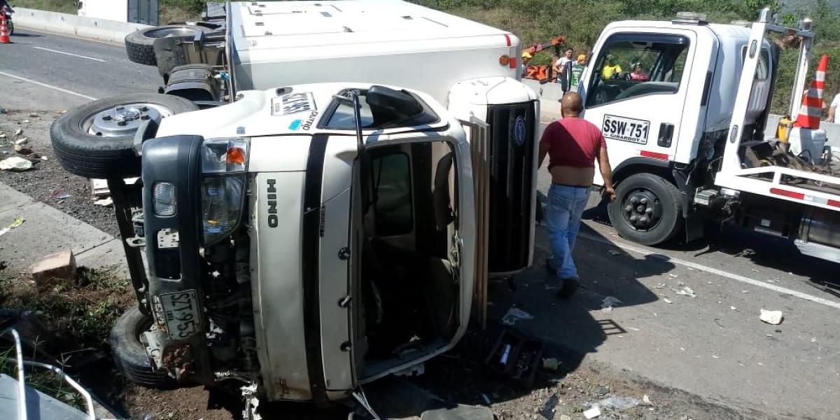 Dos accidentes se registraron en la vía Guaduas-Puerto Salgar.