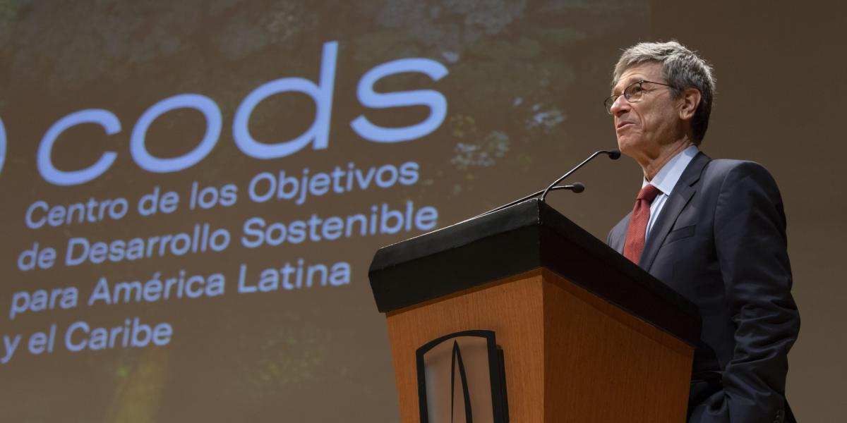 El economista Jeffrey Sachs, en la inauguración del Centro ODS, en la Universidad de Los Andes.