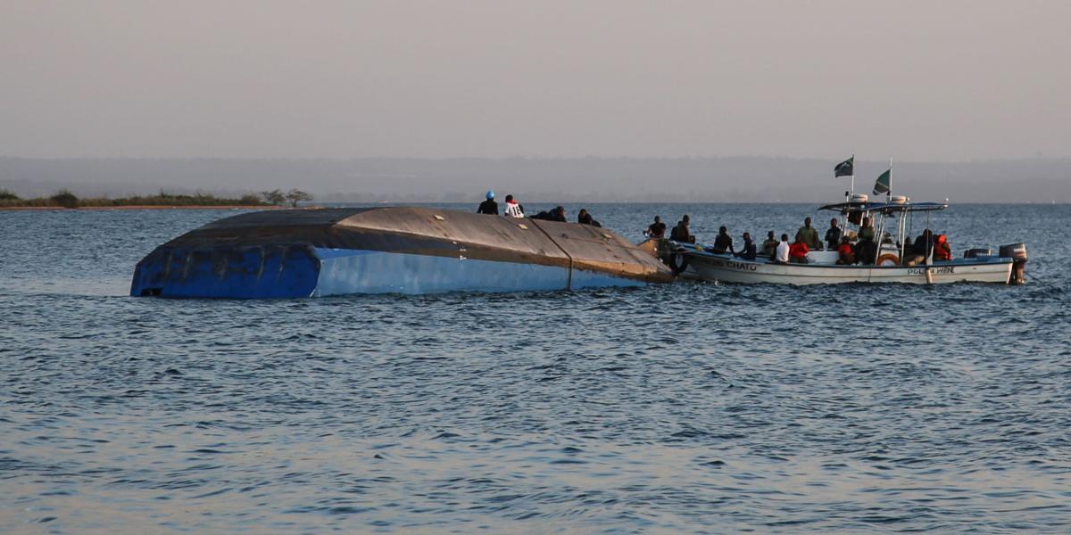 Ferri que se hundió en el Lago Victoria llevaba un sobrecupo de 300 personas.