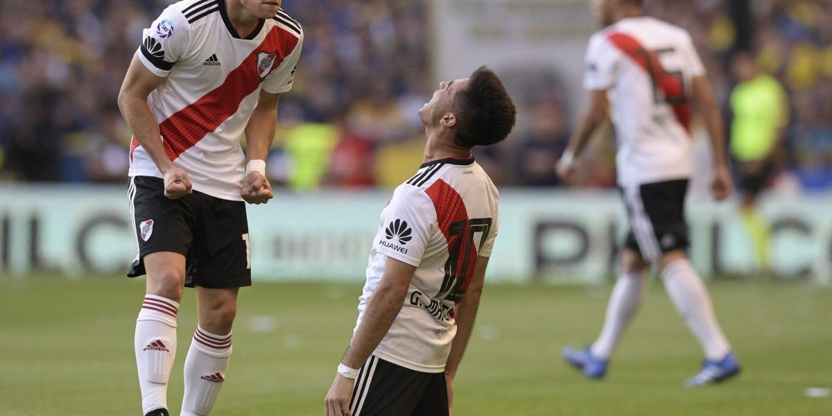 Gonzalo Martinez y Rafael Borré de River Plate.
