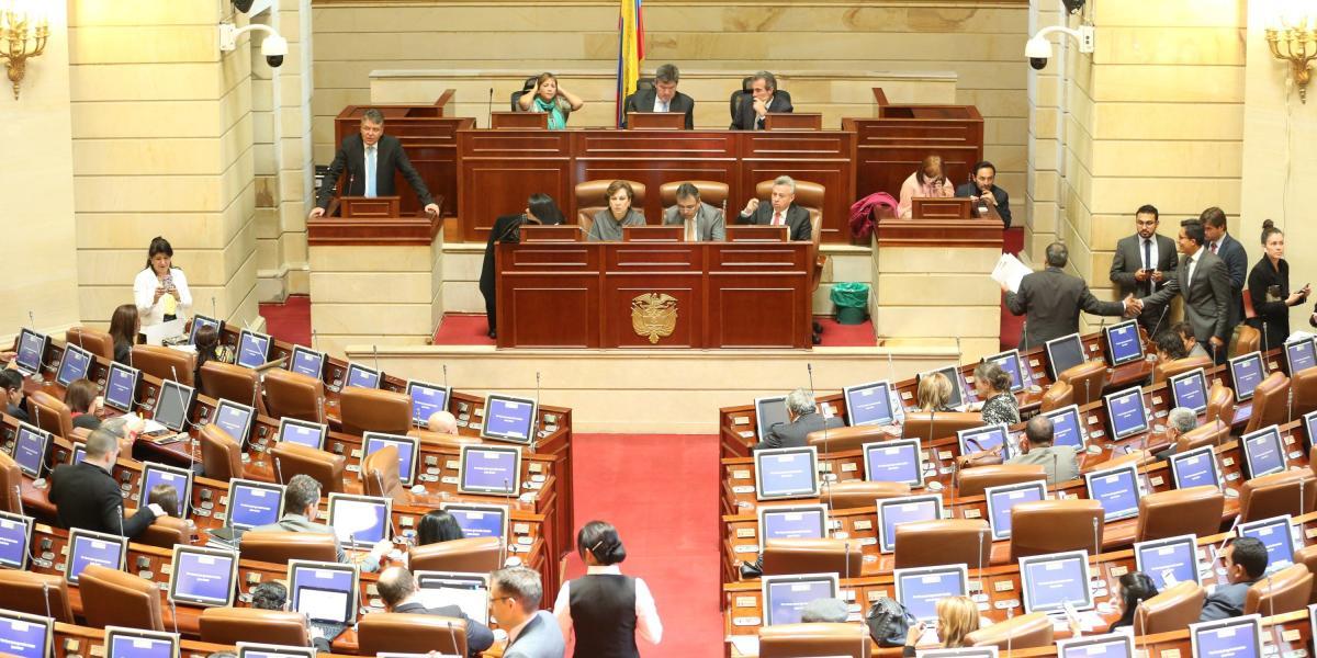 La iniciativa avanzó en el Legislativo, aunque los parlamentarios dejaron constancia para una discusión y análisis más profundos.