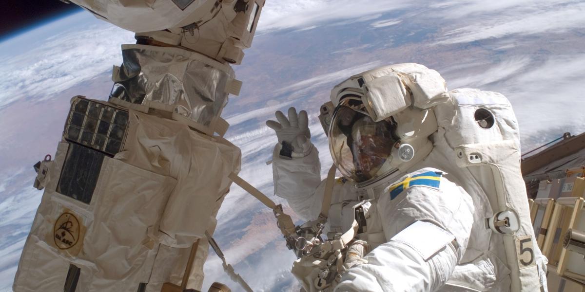 Fuglesang completó 32 horas de caminatas espaciales para hacer arreglos y otras actividades fuera de la Estación Espacial.