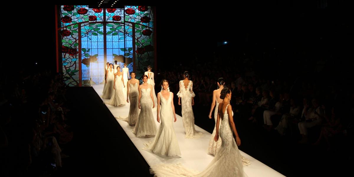 (Novias) Las estilizadas novias de la diseñadora española Rosa Clará, invitada internacional, se encargaron de abrir las pasarelas de CaliExposhow.
Foto.