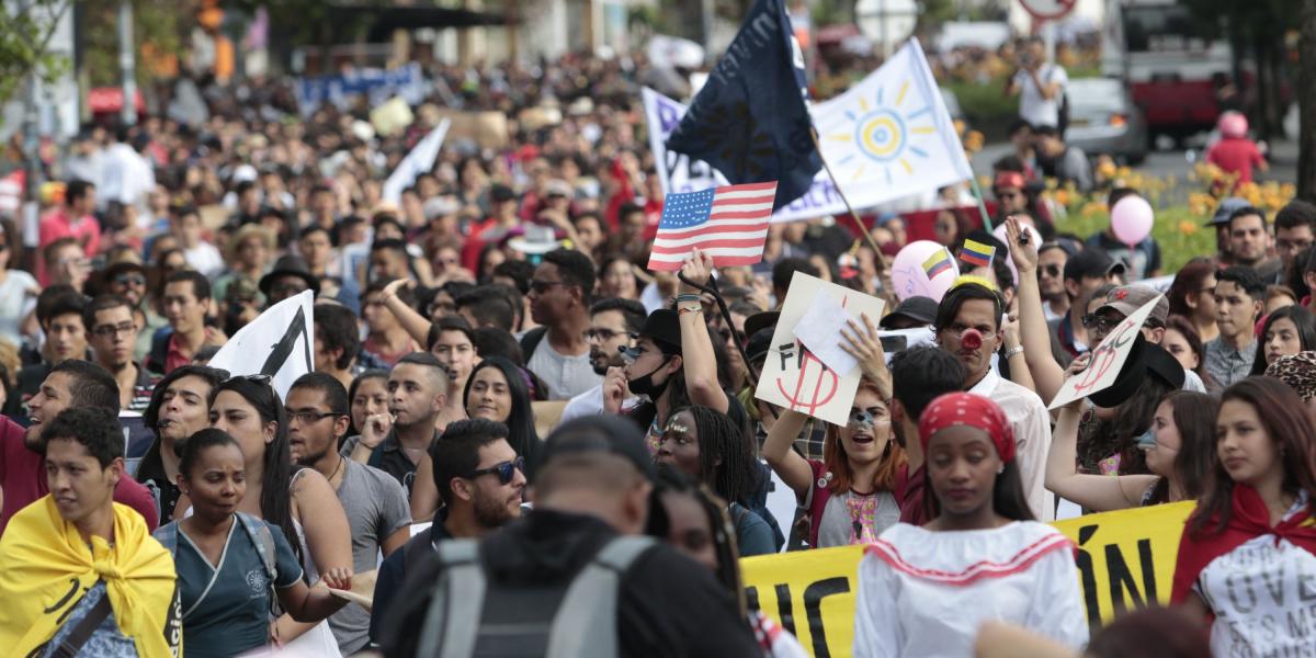 Los estudiantes realizaron una marcha pacifica en las calles de Manizales.