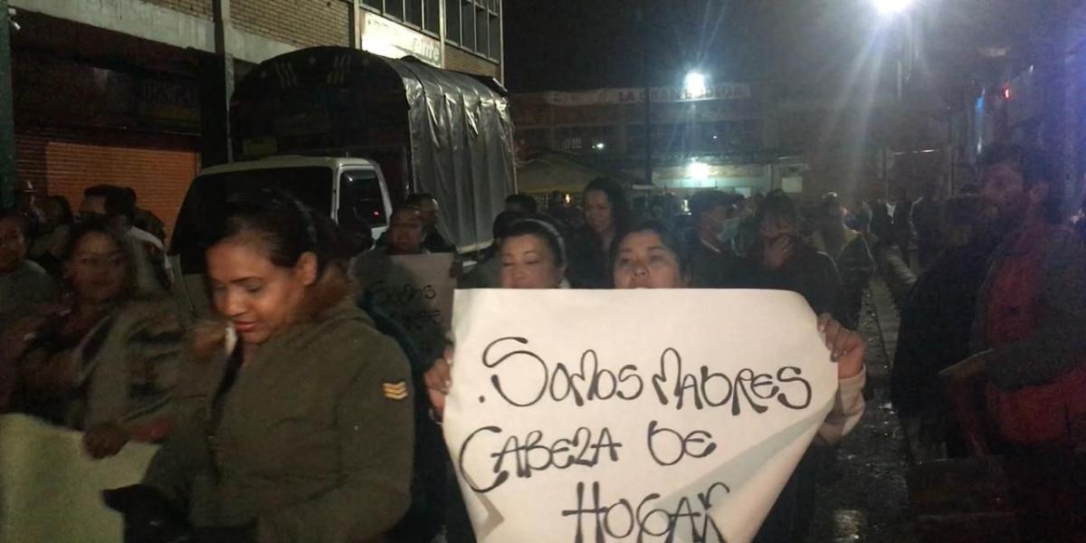 Comerciantes de Corabastos protestan por anuncio de ley seca anunciado por la Alcaldía.