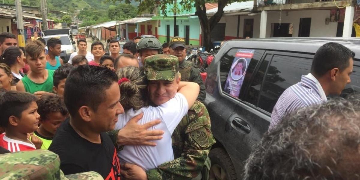 La personera de El Carmen, Inés Rosalia Bustos, señaló que “el Alcalde se internó desde ayer (lunes) en la selva y emprendió la búsqueda de su hijo".
