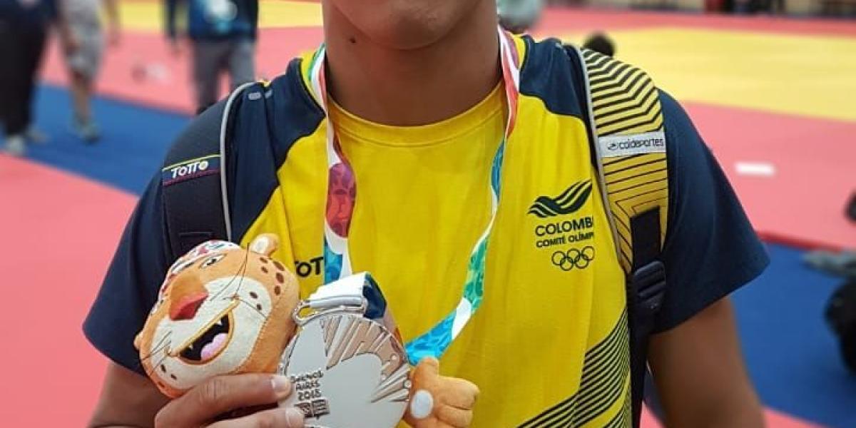 Juan Montealegre, plata en equipos mixtos del judo en Olímpicos de la Juventud.