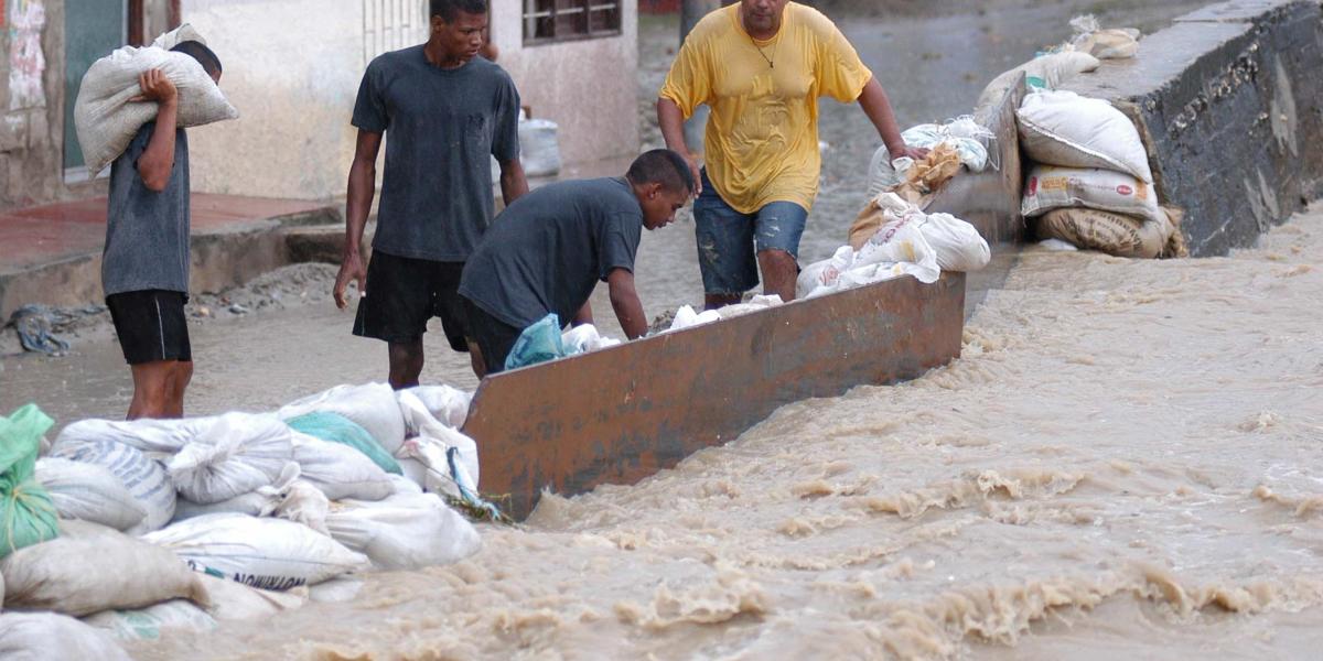 Las intensas lluvias de los últimos días han ocasionado emergencias en distintos puntos del área metropolitana de Barranquilla, donde las canalizaciones aún no son una realidad.