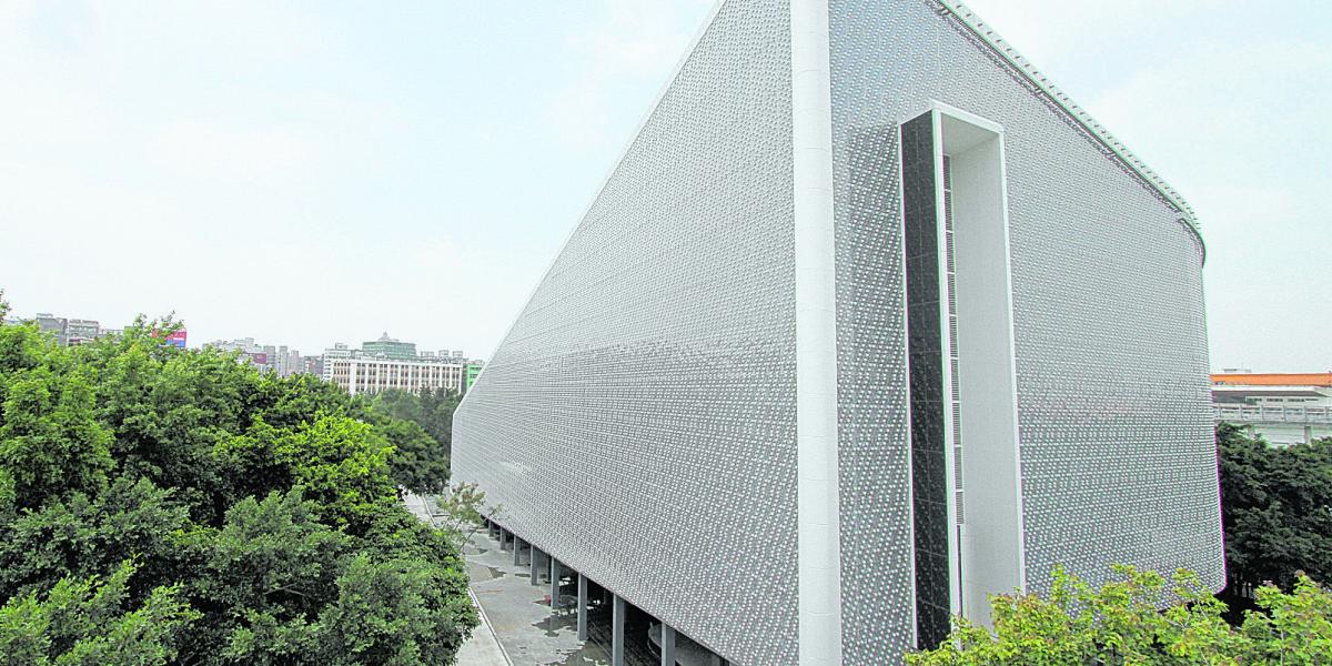 EcoARK, edificio hecho con 1,5 millones de botellas de plástico en Taiwán.