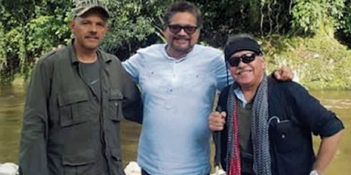 Hernán Darío Velásquez, el ‘Paisa’, junto a Iván Márquez, cuyo paradero es desconocido, y Jesús Santrich, quien está en La Picota.