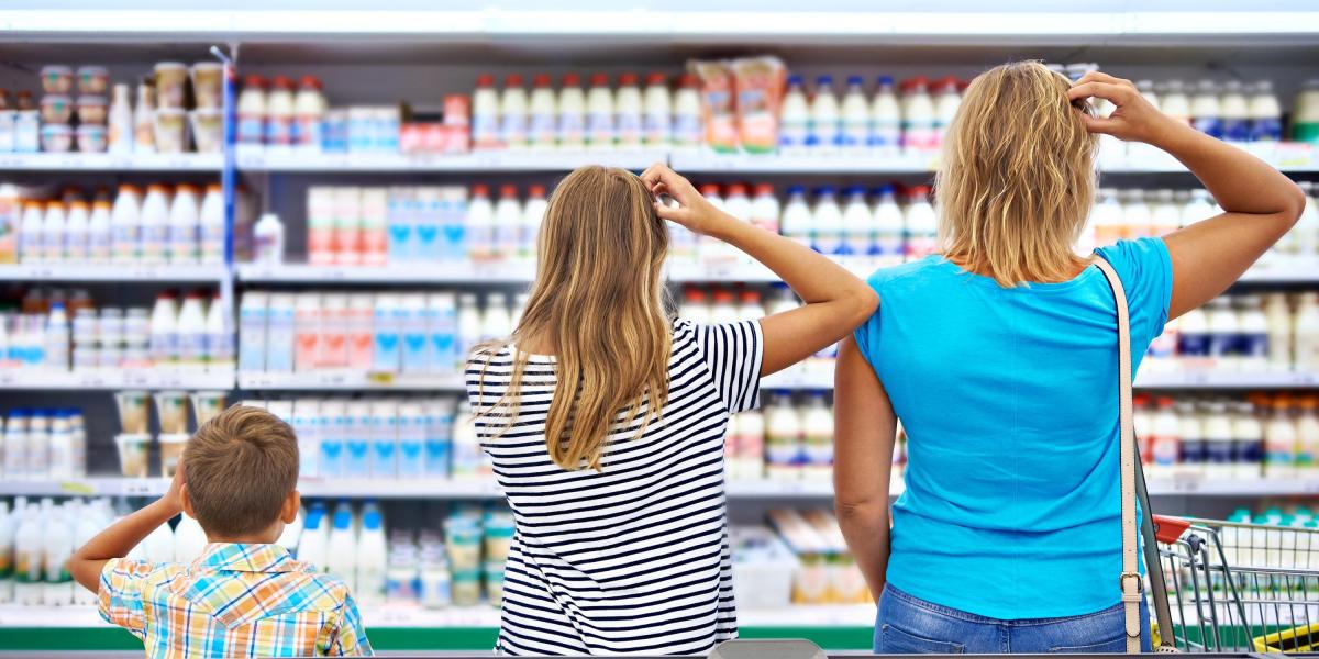 La información que traen las etiquetas debería advertir sobre las cantidades de azúcares y grasas que traen los productos, según explica este experto. Es por eso que los consumidores terminan confundidos a la hora de hacer mercado.
