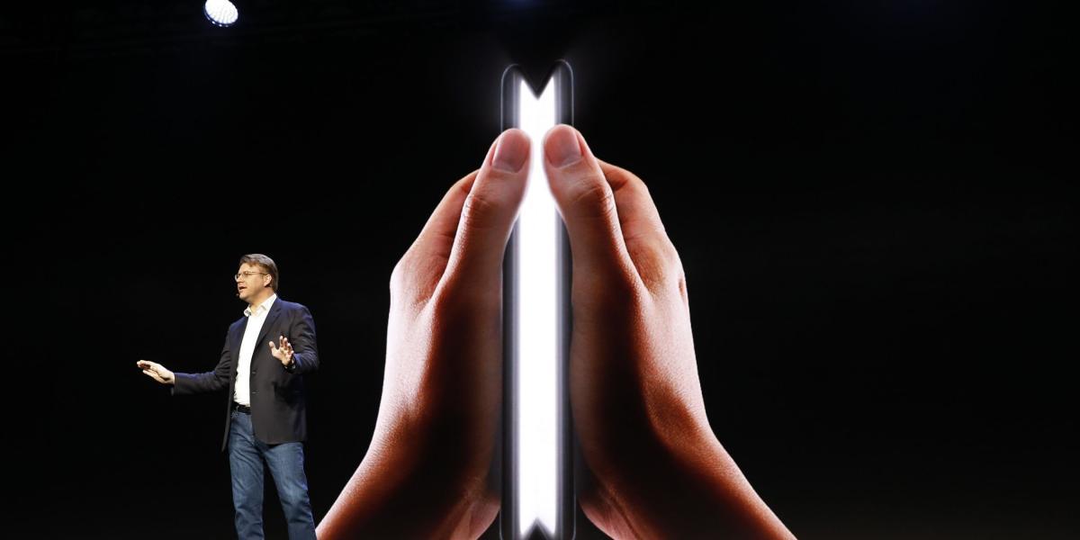 Samsung presentó este miércoles en su conferencia de desarrolladores (Samsung Developer Conference SDC 2018), en California, EE. UU., el Infinity Flex Display, su primer teléfono flexible que comenzará a ser producido en los próximos meses.