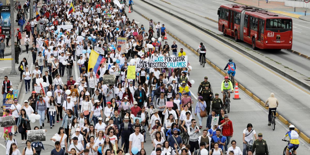 La marcha fue promovida por padres de estudiantes de la Nacional.