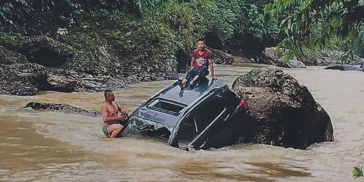 Así fue hallada la camioneta de Diana en el río Atrato, cerca de El Carmen de Atrato, Chocó.
