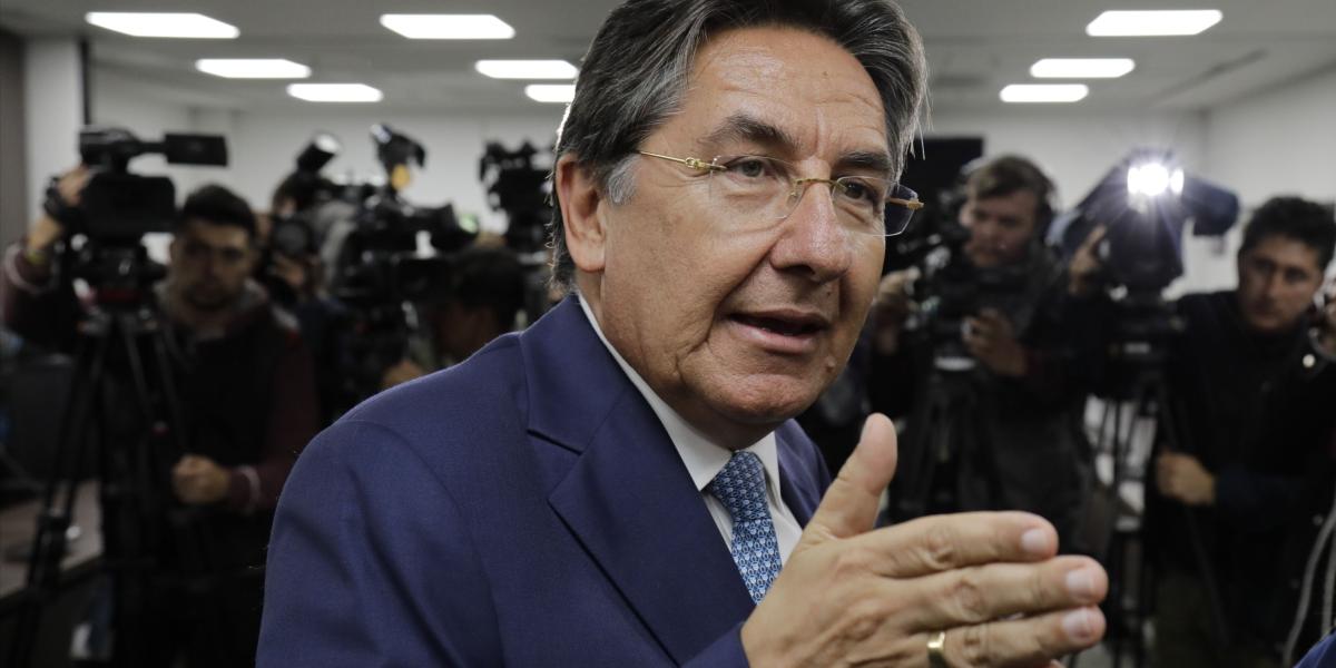 El fiscal General de la Nación, Néstor Humberto Martínez, da declaraciones en rueda de prensa por el caso de la muerte de Jorge Pizano.