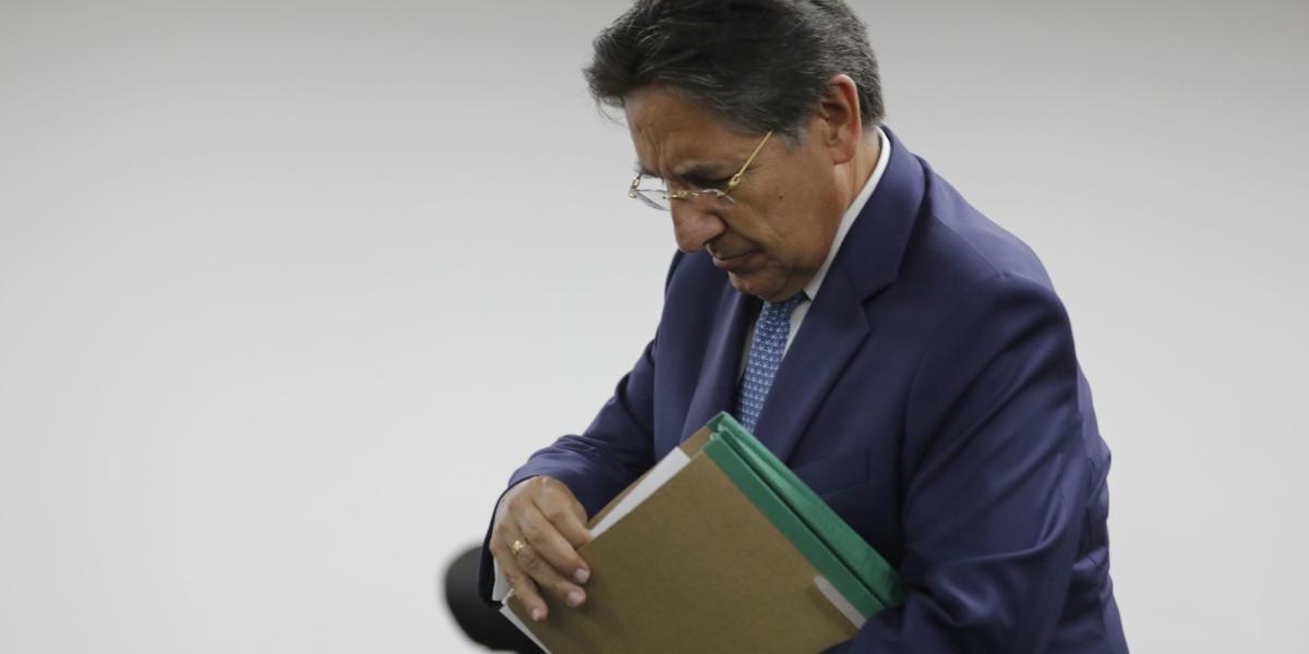 El fiscal Néstor Humberto Martínez, tras sus últimas explicaciones, el viernes en la noche
