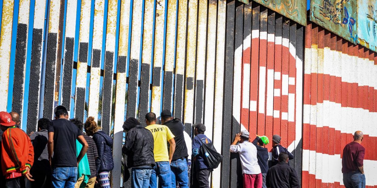 Miles de migrantes centroamericanos llegaron desde el 14 de noviembre a la valla que separa a México de EE. UU. en la ciudad de Tijuana.